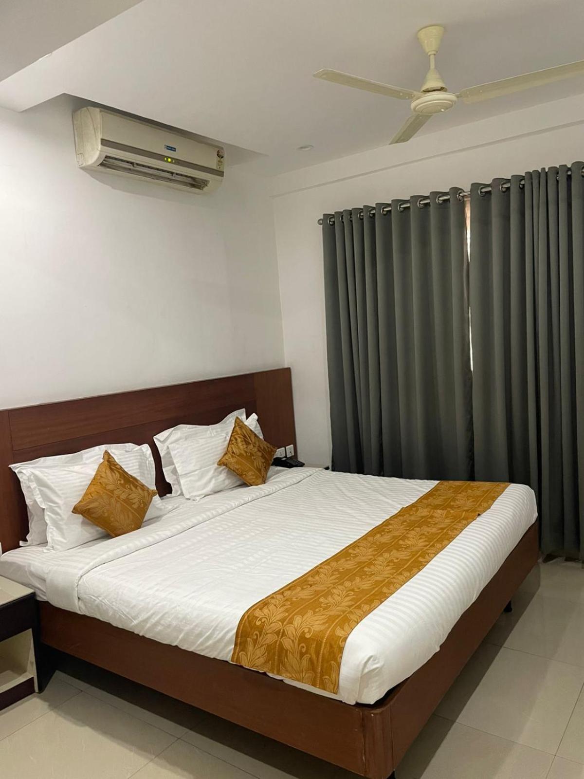 Kallada Sangeetha Hotels Thrissur Экстерьер фото