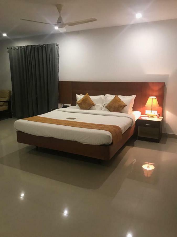 Kallada Sangeetha Hotels Thrissur Экстерьер фото